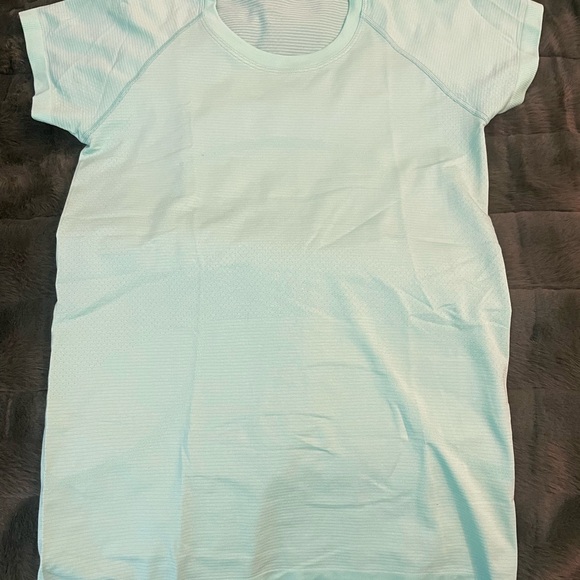 lululemon athletica Swiftly Tech Short Sleeve Tee, never worn. - Picture 3 of 3